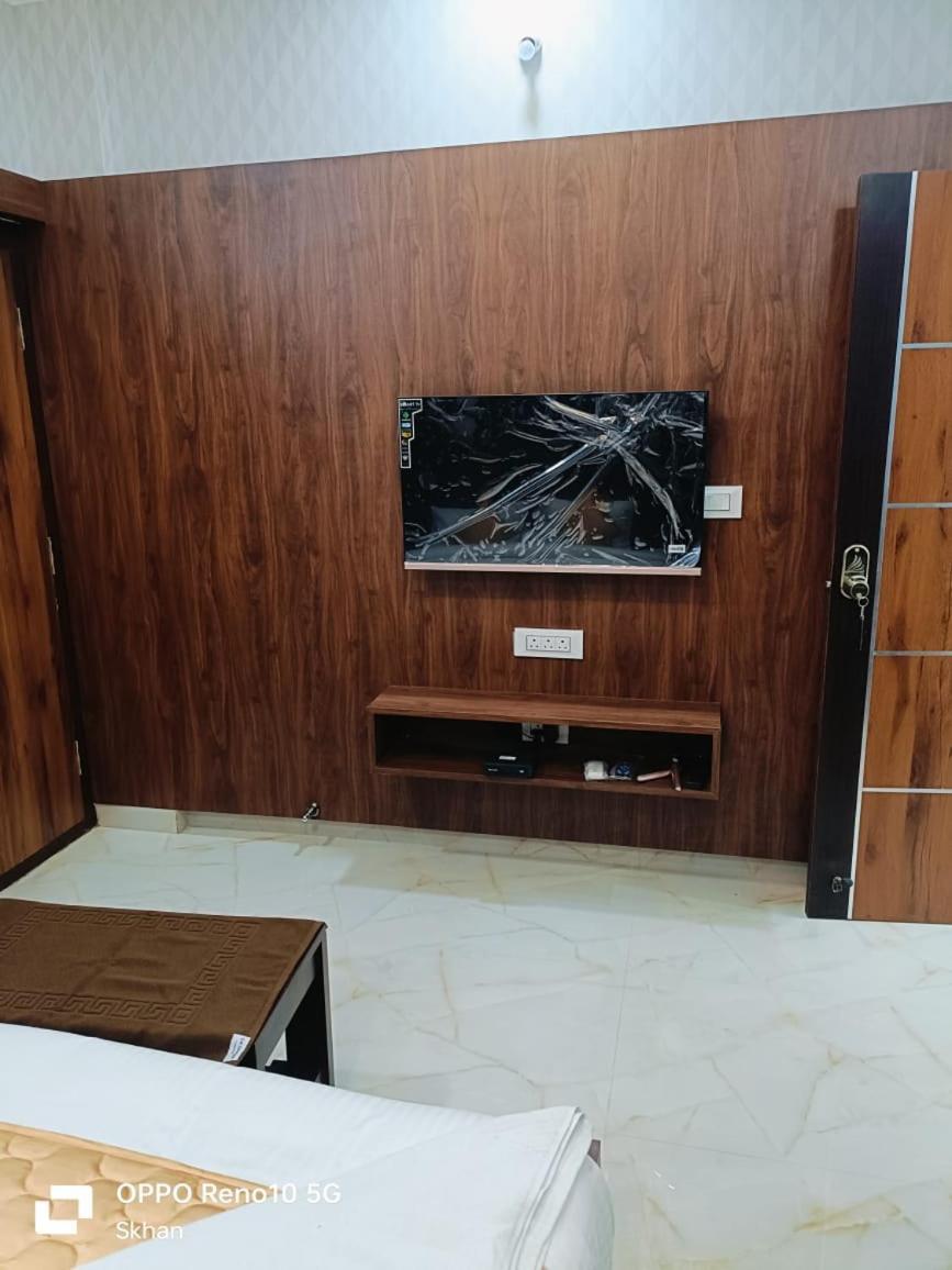 Golden Residency Hotel Kushālnagar Exterior photo