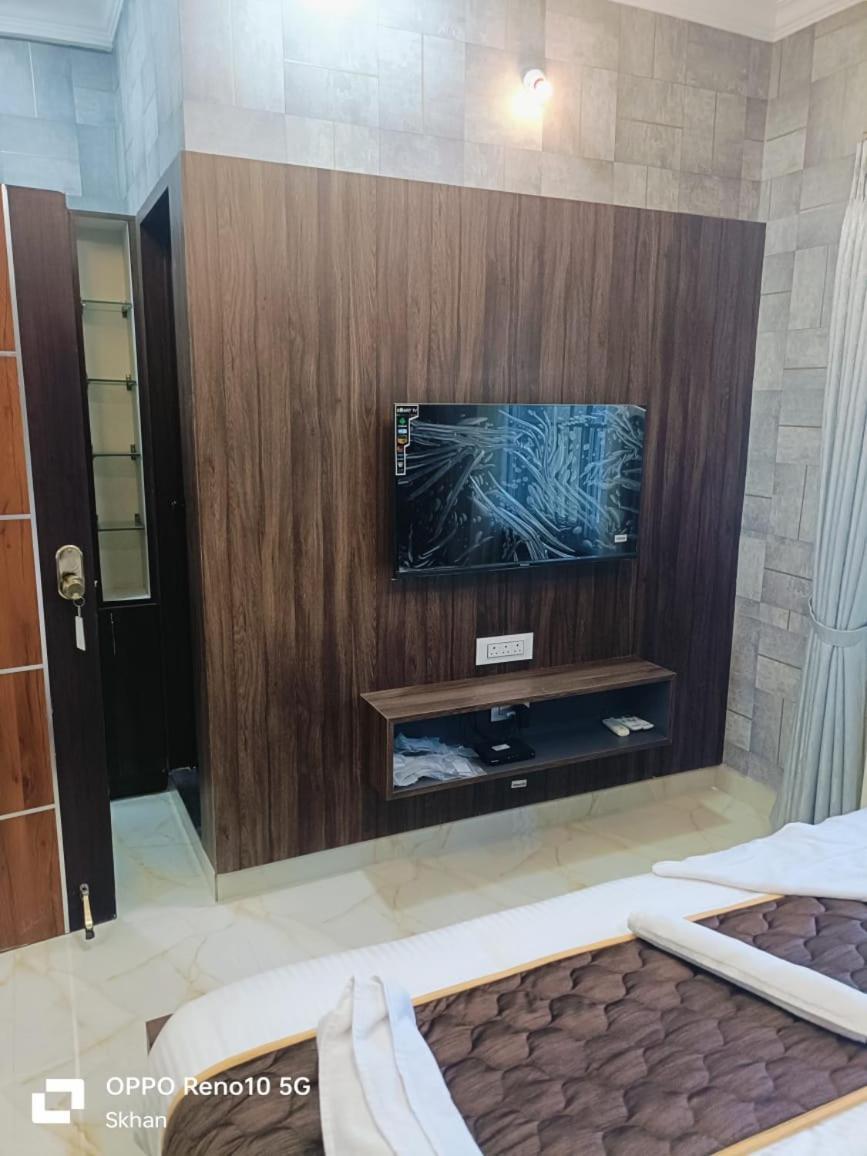 Golden Residency Hotel Kushālnagar Exterior photo