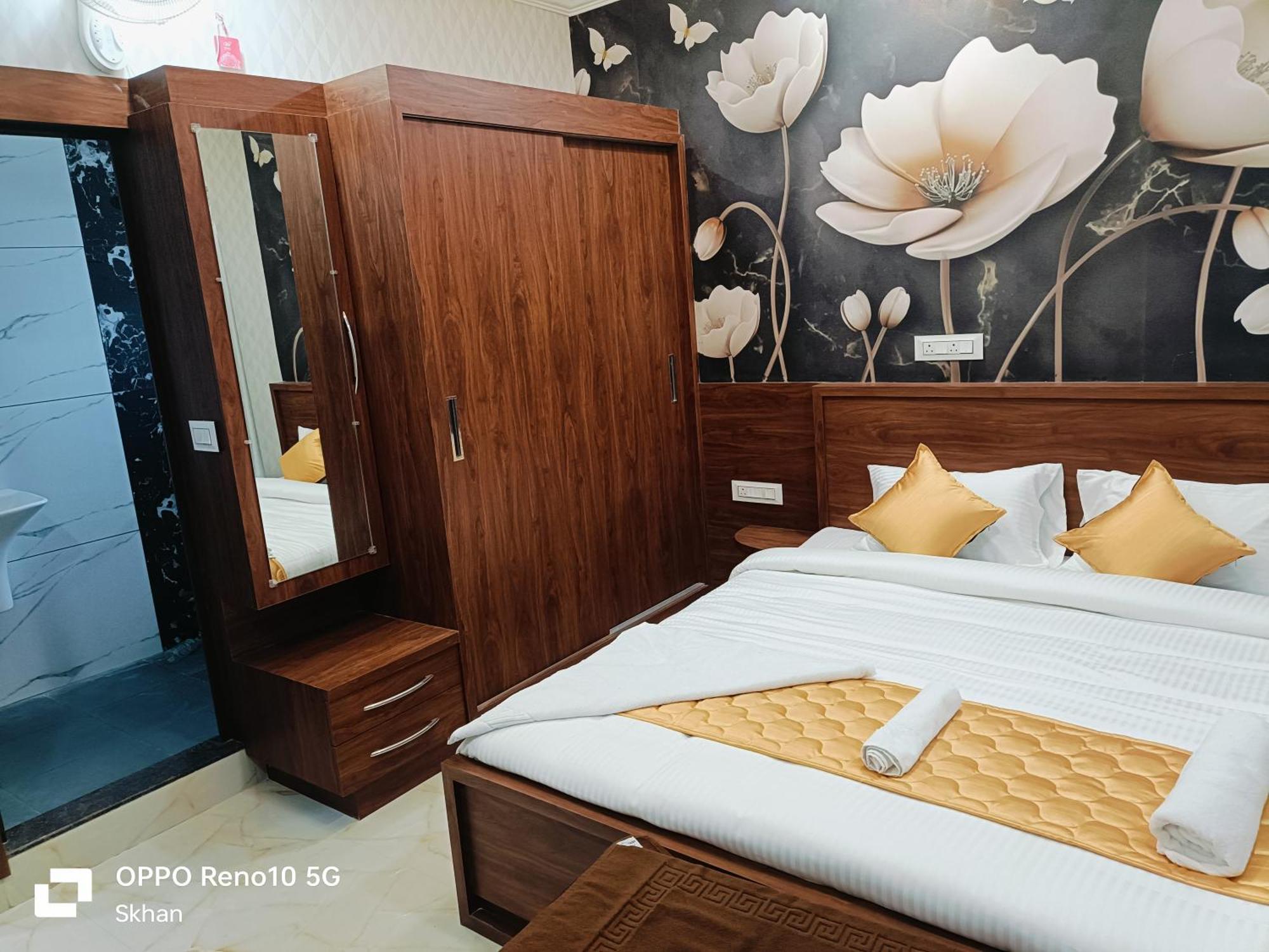 Golden Residency Hotel Kushālnagar Exterior photo
