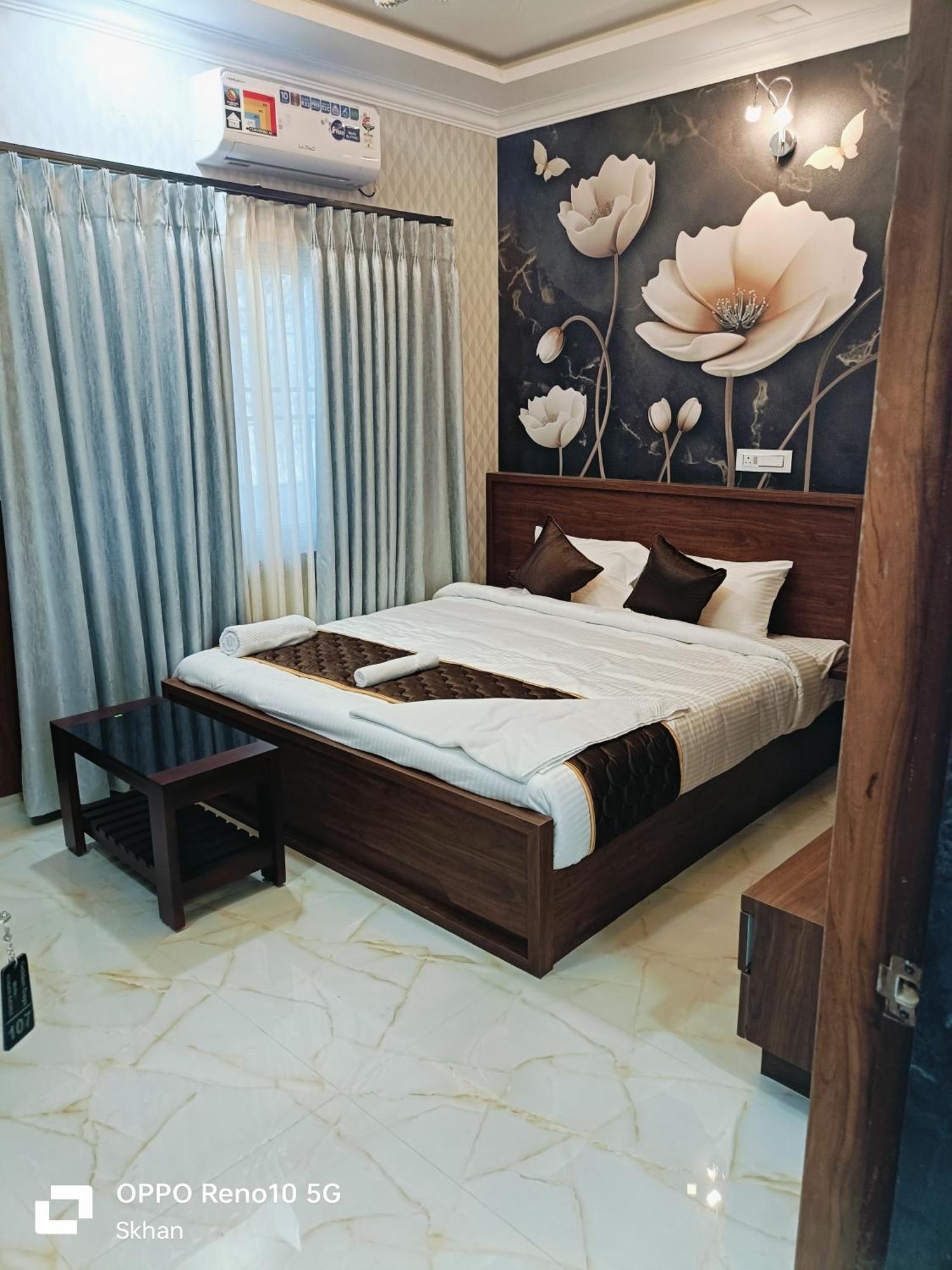 Golden Residency Hotel Kushālnagar Exterior photo