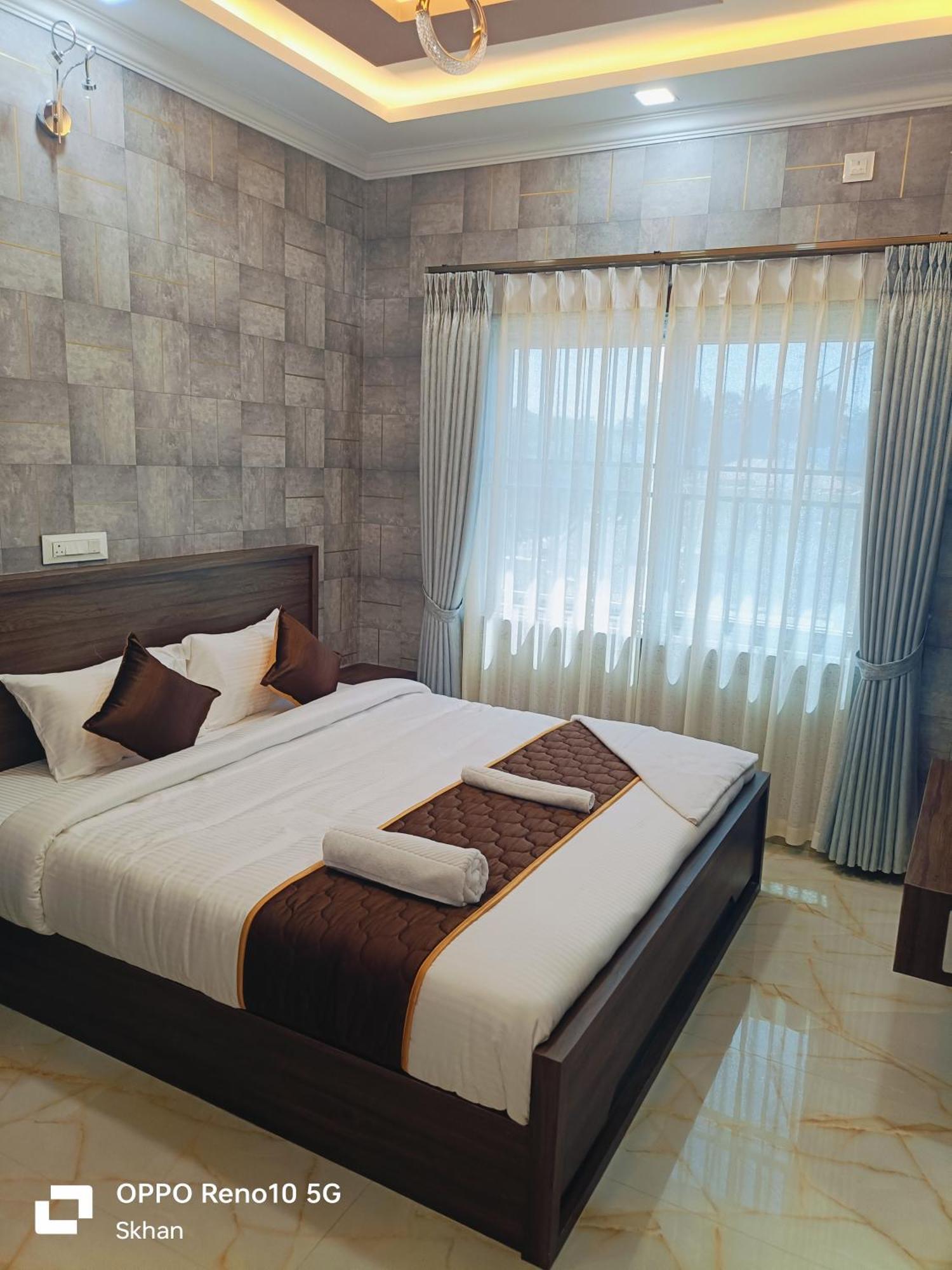 Golden Residency Hotel Kushālnagar Exterior photo