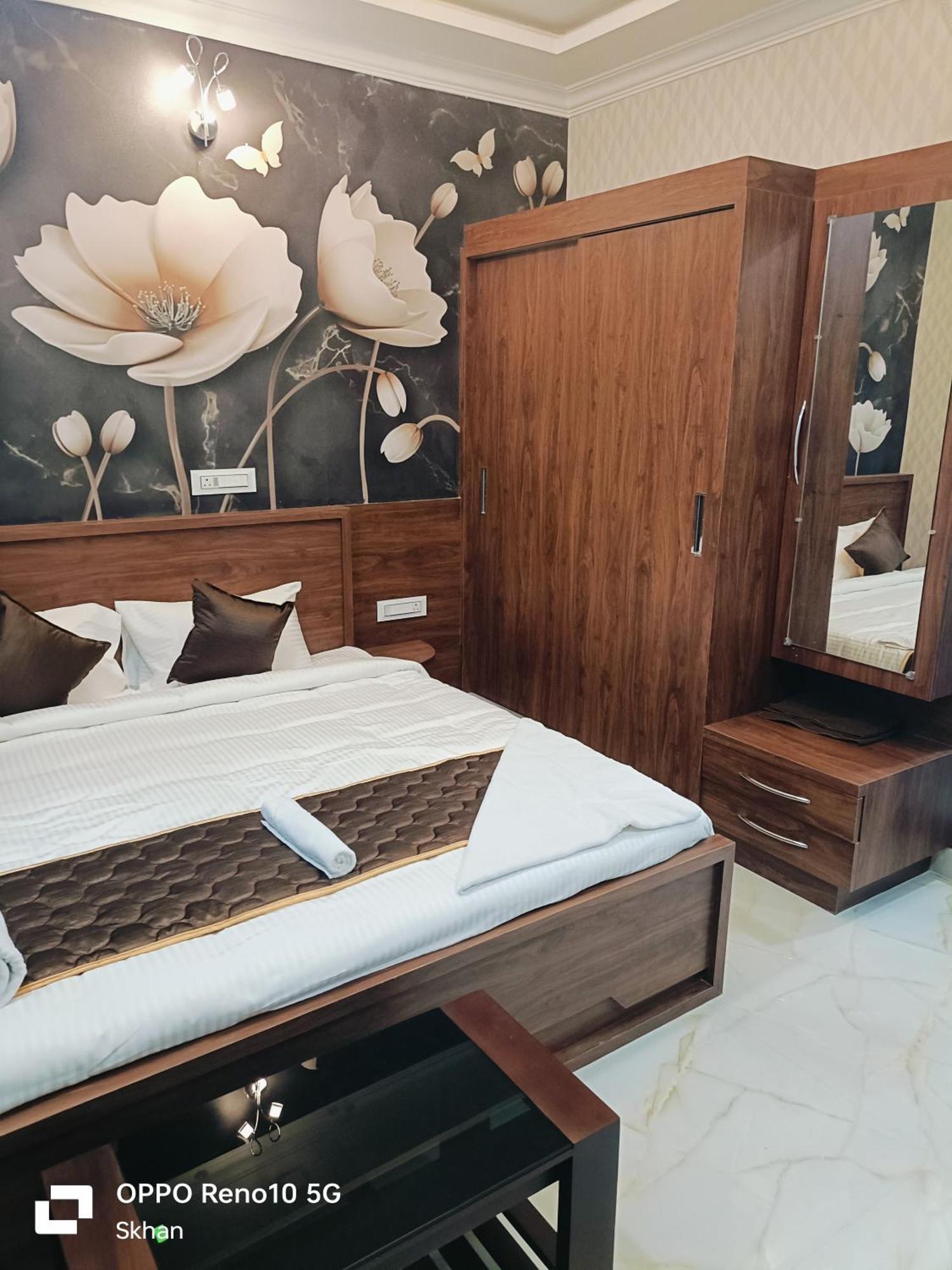 Golden Residency Hotel Kushālnagar Exterior photo