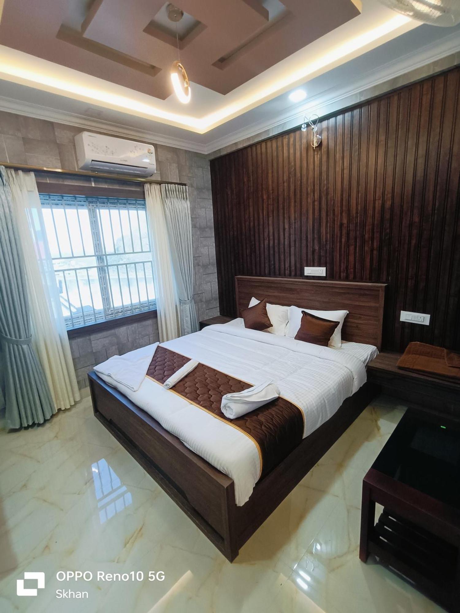 Golden Residency Hotel Kushālnagar Exterior photo